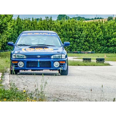 Smartbox 2 giri alla guida di una Subaru Rally su circuito professionistico Smartbox 2 giri alla guida di una Subaru Rally su circuito professionistico