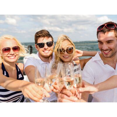 Smartbox Esclusivo tour in barca lungo la Costiera Amalfitana con aperitivo per 4 persone Smartbox Esclusivo tour in barca lungo la Costiera Amalfitana con aperitivo per 4 persone