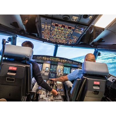 Smartbox Simulatore di volo panoramico in Boeing 737 per 2 persone Smartbox Simulatore di volo panoramico in Boeing 737 per 2 persone
