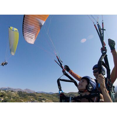 Smartbox 1 suggestivo volo in parapendio biposto per 2 persone in Sicilia Smartbox 1 suggestivo volo in parapendio biposto per 2 persone in Sicilia