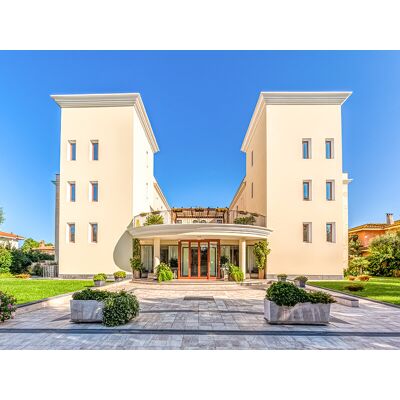 Smartbox In Sardegna tra mare e relax: 1 notte con accesso Spa e piscina al 4* Hotel le Torri Smartbox In Sardegna tra mare e relax: 1 notte con accesso Spa e piscina al 4* Hotel le Torri