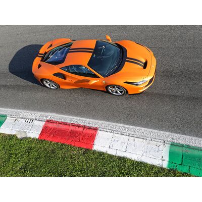 Smartbox Adrenalina all'Autodromo del Mugello: 1 giro alla guida di una Ferrari F8 Tributo Smartbox Adrenalina all'Autodromo del Mugello: 1 giro alla guida di una Ferrari F8 Tributo