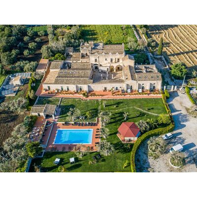 Smartbox 2 notti in Sicilia con accesso piscina e 1 cena con vino incluso in country hotel 4* Smartbox 2 notti in Sicilia con accesso piscina e 1 cena con vino incluso in country hotel 4*