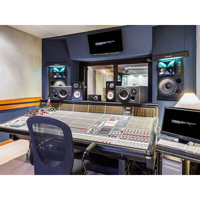 Smartbox Musica al top: 1 ora di registrazione con fonico nel più grande studio d'Italia a Milano Smartbox Musica al top: 1 ora di registrazione con fonico nel più grande studio d'Italia a Milano