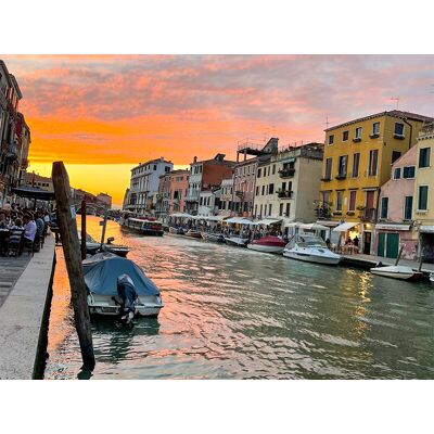 Smartbox 1 notte in camera Superior in un palazzo 5* sul canale di Cannaregio a Venezia Smartbox 1 notte in camera Superior in un palazzo 5* sul canale di Cannaregio a Venezia