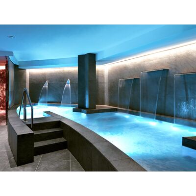 Smartbox Alle terme… da soli! Accesso alla Spa con kit, massaggio e aperitivo a Tivoli per 1 Smartbox Alle terme… da soli! Accesso alla Spa con kit, massaggio e aperitivo a Tivoli per 1