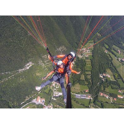Smartbox Adrenalina tra le nuvole: 1 avventura nei cieli per 2 amanti del brivido Smartbox Adrenalina tra le nuvole: 1 avventura nei cieli per 2 amanti del brivido