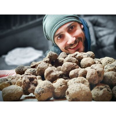 Smartbox Caccia al tartufo tra i boschi di Bracciano e pranzo di 7 portate per 1 Smartbox Caccia al tartufo tra i boschi di Bracciano e pranzo di 7 portate per 1