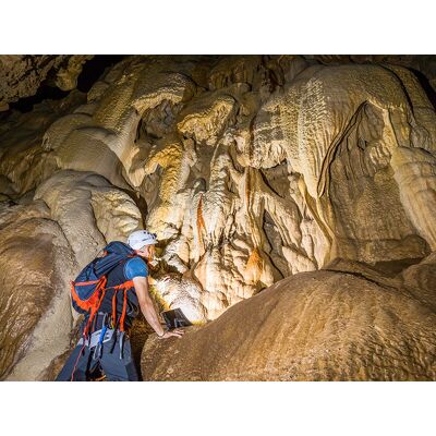 Smartbox Avventura speleologica nelle Grotte di Equi con visita alla Tecchia Smartbox Avventura speleologica nelle Grotte di Equi con visita alla Tecchia