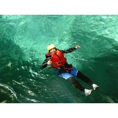 Smartbox Adrenalina in Toscana: River Canyoning a Bagni di Lucca per 1 persona Smartbox Adrenalina in Toscana: River Canyoning a Bagni di Lucca per 1 persona
