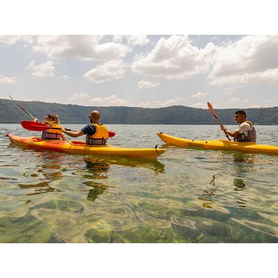 Smartbox Alla scoperta del Lago di Castel Gandolfo con un emozionante tour in kayak per 2 persone Smartbox Alla scoperta del Lago di Castel Gandolfo con un emozionante tour in kayak per 2 persone