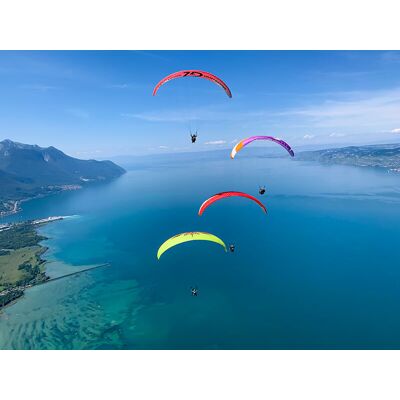 Smartbox Volo in parapendio sul Lago di Ginevra per 1 persona avventurosa Smartbox Volo in parapendio sul Lago di Ginevra per 1 persona avventurosa