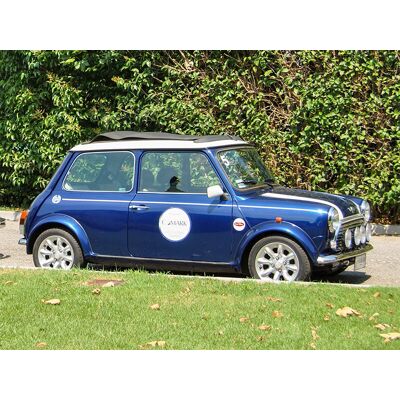 Smartbox Guida retrò su un'auto vintage per un weekend sul Lago di Garda per 1 Smartbox Guida retrò su un'auto vintage per un weekend sul Lago di Garda per 1