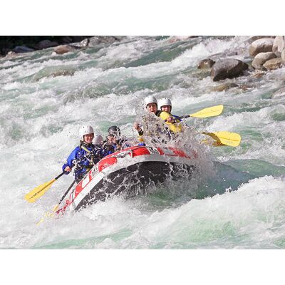 Smartbox Adrenalina sul fiume Sesia: 1 discesa in rafting a Vercelli Smartbox Adrenalina sul fiume Sesia: 1 discesa in rafting a Vercelli