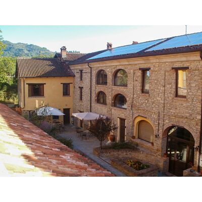 Smartbox 1 notte con degustazione di vino e cena gourmet in Bio Agriturismo ad Asti Smartbox 1 notte con degustazione di vino e cena gourmet in Bio Agriturismo ad Asti