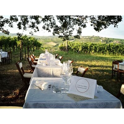 Smartbox Pranzo romantico in vigneto con tour guidato della cantina e delle vigne in Lombardia Smartbox Pranzo romantico in vigneto con tour guidato della cantina e delle vigne in Lombardia