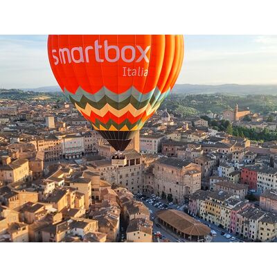 Smartbox Volo di gruppo in mongolfiera sui cieli di Lucca con brindisi di Prosecco per 2 persone Smartbox Volo di gruppo in mongolfiera sui cieli di Lucca con brindisi di Prosecco per 2 persone