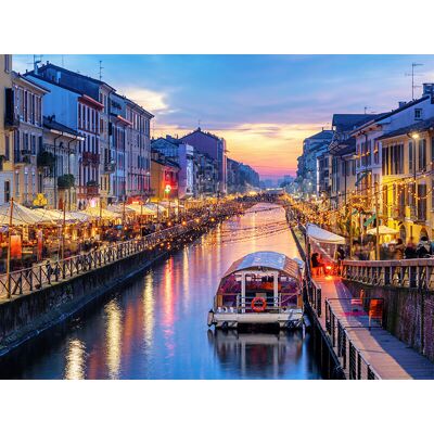 Smartbox Romantico soggiorno a Milano di 3 notti in hotel 4* e gita in barca sui Navigli Smartbox Romantico soggiorno a Milano di 3 notti in hotel 4* e gita in barca sui Navigli