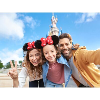 Smartbox Ingresso data a scelta per 2 adulti e 1 bambino a 2 Parchi Disneyland Paris e 1 notte in hotel a Parigi Smartbox Ingresso data a scelta per 2 adulti e 1 bambino a 2 Parchi Disneyland Paris e 1 notte in hotel a Parigi