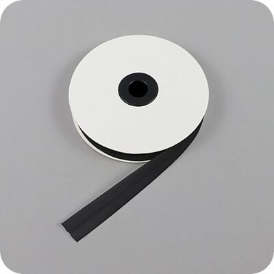 SPRINTIS 1 Rotolo - Nastro sbieco, cotone e poliestere, 20 mm, rotolo con 25 m nero, cotone poliestere SPRINTIS 1 Rotolo - Nastro sbieco, cotone e poliestere, 20 mm, rotolo con 25 m nero, cotone poliestere