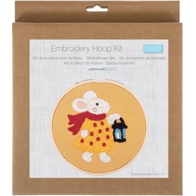 Trimits Kit mini ricamo Miss Mouse Include un cerchio da 10 cm, tessuto stampato, fili, ago, feltro e tutorial con codice QR. Trimits Kit mini ricamo Miss Mouse Include un cerchio da 10 cm, tessuto stampato, fili, ago, feltro e tutorial con codice QR.