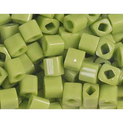 TOHO Perline giapponesi secchio opaco verde 4 mm. 100 g. TOHO Perline giapponesi secchio opaco verde 4 mm. 100 g.
