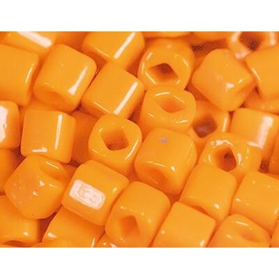 TOHO Perline giapponesi cubo opaco giallo 4mm. 100 g. TOHO Perline giapponesi cubo opaco giallo 4mm. 100 g.