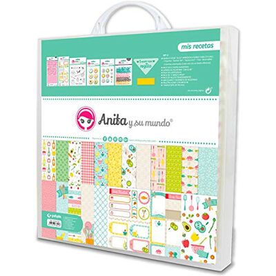 Anita y Su Mundo My Recipe Collection, kit per scrapbooking, cartoncino, adesivi, bads, fermacampioni epossidici, francobolli, lettere dell'alfabeto adesivo), carta, multicolore, 30,5 x 30,5 cm Anita y Su Mundo My Recipe Collection, kit per scrapbooking, cartoncino, adesivi, bads, fermacampioni epossidici, francobolli, lettere dell'alfabeto adesivo), carta, multicolore, 30,5 x 30,5 cm