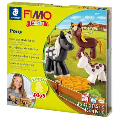 Staedtler FIMO Kids 8034 Set Pony – 4 x 42 g, attrezzo & Tappetino Pasta da forno con bastoncino, tappetino da gioco & adesivi – crea pony & figure – Art.-Nr. 8034 08 LY Staedtler FIMO Kids 8034 Set Pony – 4 x 42 g, attrezzo & Tappetino Pasta da forno con bastoncino, tappetino da gioco & adesivi – crea pony & figure – Art.-Nr. 8034 08 LY