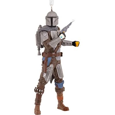 Hallmark The Mandalorian & Jet Pack Ornamento di Natale, Decorazione di Star Wars, Decorazione a tema spaziale, Ornamento da appendere, Regali per Natale Hallmark The Mandalorian & Jet Pack Ornamento di Natale, Decorazione di Star Wars, Decorazione a tema spaziale, Ornamento da appendere, Regali per Natale