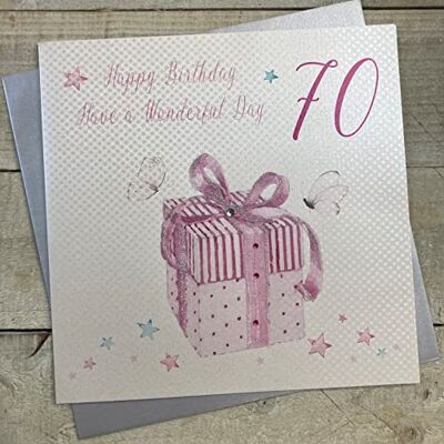 White Cotton Cards -Biglietto di Auguri per 70° Compleanno Fatto a Mano, con Scritta Happy Birthday Have A Wonderfu Day, Pink Present, Cotone, Bianco White Cotton Cards -Biglietto di Auguri per 70° Compleanno Fatto a Mano, con Scritta Happy Birthday Have A Wonderfu Day, Pink Present, Cotone, Bianco
