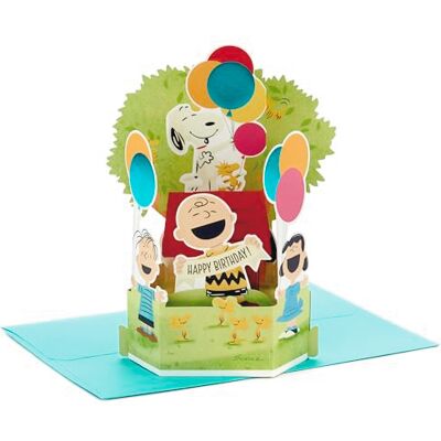 Hallmark Paper Wonder Peanuts Biglietto di compleanno pop-up (Snoopy, Charlie Brown, giorno pieno di divertimento) Hallmark Paper Wonder Peanuts Biglietto di compleanno pop-up (Snoopy, Charlie Brown, giorno pieno di divertimento)