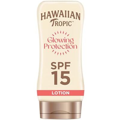 HAWAIIAN Tropic Lozione Solare Protettiva Illuminante di , Crema Solare SPF 15 UVA e UVB Resistente all'Acqua, Lozione Solare dal Profumo Tropicale, con Burro di Karité, 180 ml HAWAIIAN Tropic Lozione Solare Protettiva Illuminante di , Crema Solare SPF 15 UVA e UVB Resistente all'Acqua, Lozione Solare dal Profumo Tropicale, con Burro di Karité, 180 ml