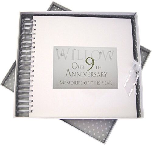 WHITE COTTON CARDS 9° Anniversario di salice Anno, Libro di Biglietti e ricordi, Glitter e Parole, Legno, Bianco, 27x30x4 cm