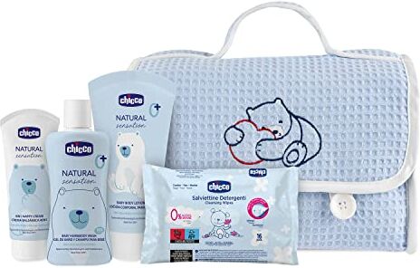 Chicco Natural Sensation, Set per Cambio Pannolino e Bagnetto con Beauty Case in Cotone, Bagno Shampoo Senza Lacrime 200 ml, Crema Corpo 150 ml, Pasta Lenitiva 100 ml, Salviette Detergenti, Azzurro