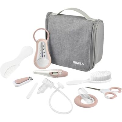 Béaba Set da Toilette Neonato da Viaggio – 10 Accessori Cura dalla Nascita: Termometri, Tagliaunghie, Spazzola – Astuccio Compatto con Gancio Girevole e Doppia Zip – Rosa Antico Béaba Set da Toilette Neonato da Viaggio – 10 Accessori Cura dalla Nascita: Termometri, Tagliaunghie, Spazzola – Astuccio Compatto con Gancio Girevole e Doppia Zip – Rosa Antico