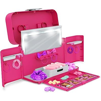 Casdon Ultimate Styling Case Custodia pieghevole con accessori per capelli, specchio luminoso, brochure acconciatura e accessori Età: 3+ anni Casdon Ultimate Styling Case Custodia pieghevole con accessori per capelli, specchio luminoso, brochure acconciatura e accessori Età: 3+ anni