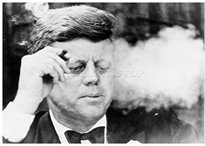 Wee Blue Coo Vintage Photo BW JFK Kennedy Smoking Cigar Picture Wall Art Print Vintage ▾ Fotografia Nero bianco fumo Immagine Parete