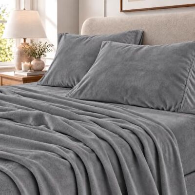 Great Bay Home Set di lenzuola in micropile extra morbide, per letto queen size, in micropile, con tasca profonda, collezione Luxe in lussuoso velluto Sherpa (Queen, grigio) Great Bay Home Set di lenzuola in micropile extra morbide, per letto queen size, in micropile, con tasca profonda, collezione Luxe in lussuoso velluto Sherpa (Queen, grigio)