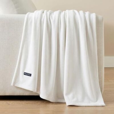 Nautica Coperta matrimoniale, super morbido pile felpato, biancheria da letto calda e accogliente (bianco tinta unita, Queen) Nautica Coperta matrimoniale, super morbido pile felpato, biancheria da letto calda e accogliente (bianco tinta unita, Queen)