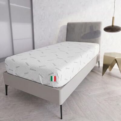 Italian Bed Linen Coprimaterasso con Trattamento SILVER Piazza e Mezza 120 x 200 cm Made in Italy Proteggi Materasso con Elastico Perimetrale Atossico Lavabile Italian Bed Linen Coprimaterasso con Trattamento SILVER Piazza e Mezza 120 x 200 cm Made in Italy Proteggi Materasso con Elastico Perimetrale Atossico Lavabile