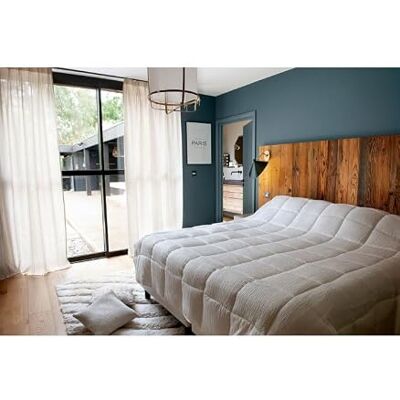 Linder Copriletto dall'aspetto naturale e rugoso come garza di cotone per un look fresco e morbido Colore ecru 100% poliestere Dimensioni 150 x 150 cm Collezione Sirocco Linder Copriletto dall'aspetto naturale e rugoso come garza di cotone per un look fresco e morbido Colore ecru 100% poliestere Dimensioni 150 x 150 cm Collezione Sirocco