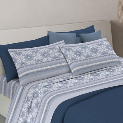 PENSIERI DELICATI Completo Letto Matrimoniale, 100% Cotone Caldo e Morbido, 2 Piazze 180x200cm, Include Lenzuolo sotto, sopra e 2 Federe, Made in Italy, Norvegia Blu PENSIERI DELICATI Completo Letto Matrimoniale, 100% Cotone Caldo e Morbido, 2 Piazze 180x200cm, Include Lenzuolo sotto, sopra e 2 Federe, Made in Italy, Norvegia Blu