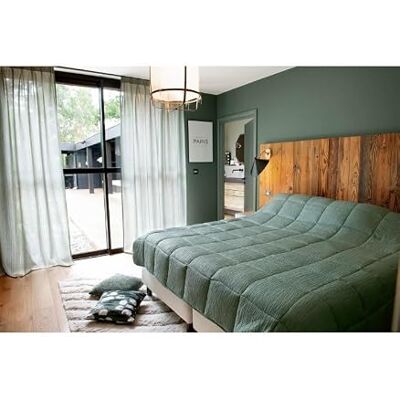 Linder Copriletto dall'aspetto naturale e rugoso come garza di cotone per un look fresco e morbido Colore verde lichene 100% poliestere Dimensioni 150 x 150 cm Collezione Sirocco Linder Copriletto dall'aspetto naturale e rugoso come garza di cotone per un look fresco e morbido Colore verde lichene 100% poliestere Dimensioni 150 x 150 cm Collezione Sirocco