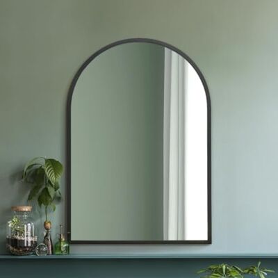 MirrorOutlet Grande specchio da parete in metallo ad arco, moderno, 100 x 70 cm, adatto per camera da letto, soggiorno, spogliatoio e spazi abitativi. MirrorOutlet Grande specchio da parete in metallo ad arco, moderno, 100 x 70 cm, adatto per camera da letto, soggiorno, spogliatoio e spazi abitativi.