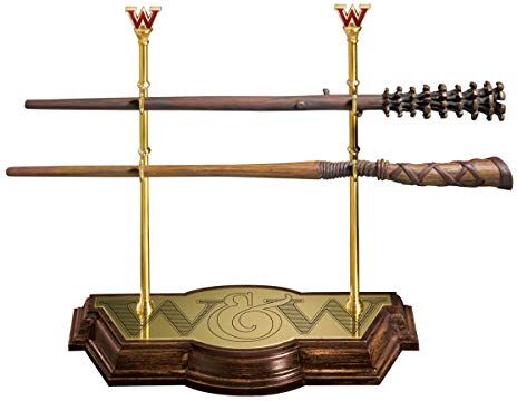 The Noble Collection Harry Potter Weasley Wand Collection con espositore – 43 cm (43 cm) Bacchette in Resina Fred & George Weasley – Set di Accessori per Film con Licenza Ufficiale