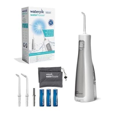 Waterpik Idropulsore Portatile Freedom, Strumento di Rimozione della Placca Dentale e Batteri, Senza Fili e Waterproof, Ideale per Viaggi, Piccoli Bagni o Uso in Doccia, Nero (WF-03UK010) Waterpik Idropulsore Portatile Freedom, Strumento di Rimozione della Placca Dentale e Batteri, Senza Fili e Waterproof, Ideale per Viaggi, Piccoli Bagni o Uso in Doccia, Nero (WF-03UK010)
