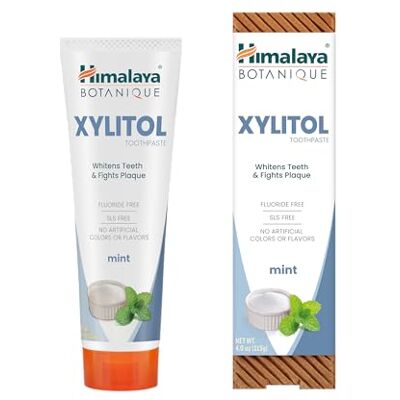 Himalaya Botanique Dentifricio allo Xilitolo, formula alla menta senza fluoro che aiuta a ridurre la placca e rimuovere le macchie superficiali, senza SLS, vegano, 113 g Himalaya Botanique Dentifricio allo Xilitolo, formula alla menta senza fluoro che aiuta a ridurre la placca e rimuovere le macchie superficiali, senza SLS, vegano, 113 g