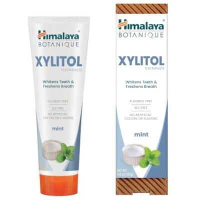 Himalaya Botanique Dentifricio allo Xilitolo, formula alla menta senza fluoro che aiuta a ridurre la placca e rimuovere le macchie superficiali, senza SLS, vegano, 113 g Himalaya Botanique Dentifricio allo Xilitolo, formula alla menta senza fluoro che aiuta a ridurre la placca e rimuovere le macchie superficiali, senza SLS, vegano, 113 g
