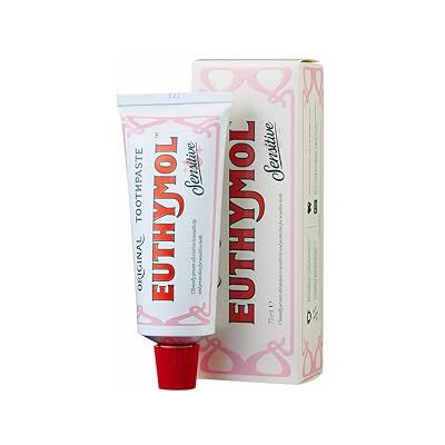 Euthymol Sensitive dentifricio da 75 ml, dentifricio al fluoruro per denti sensibili, rimozione della placca, protezione della carie, antibatterico, senza glutine, timol e mentolo, rinfresca l'alito Euthymol Sensitive dentifricio da 75 ml, dentifricio al fluoruro per denti sensibili, rimozione della placca, protezione della carie, antibatterico, senza glutine, timol e mentolo, rinfresca l'alito